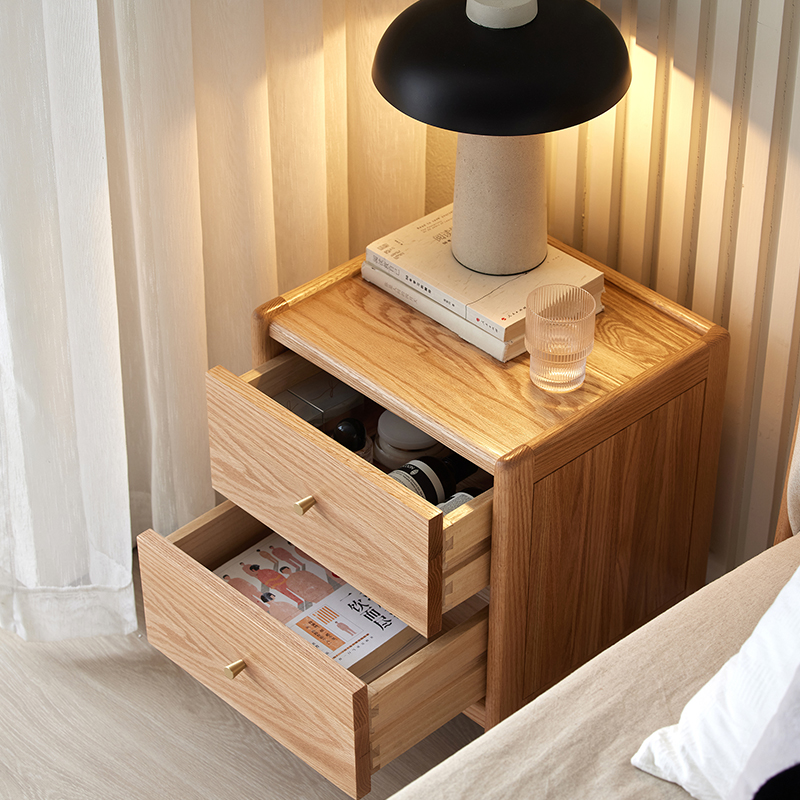 Mobili per camera da letto in  - Solid Wood Nightstand 2 Drawers recensione e prezzo